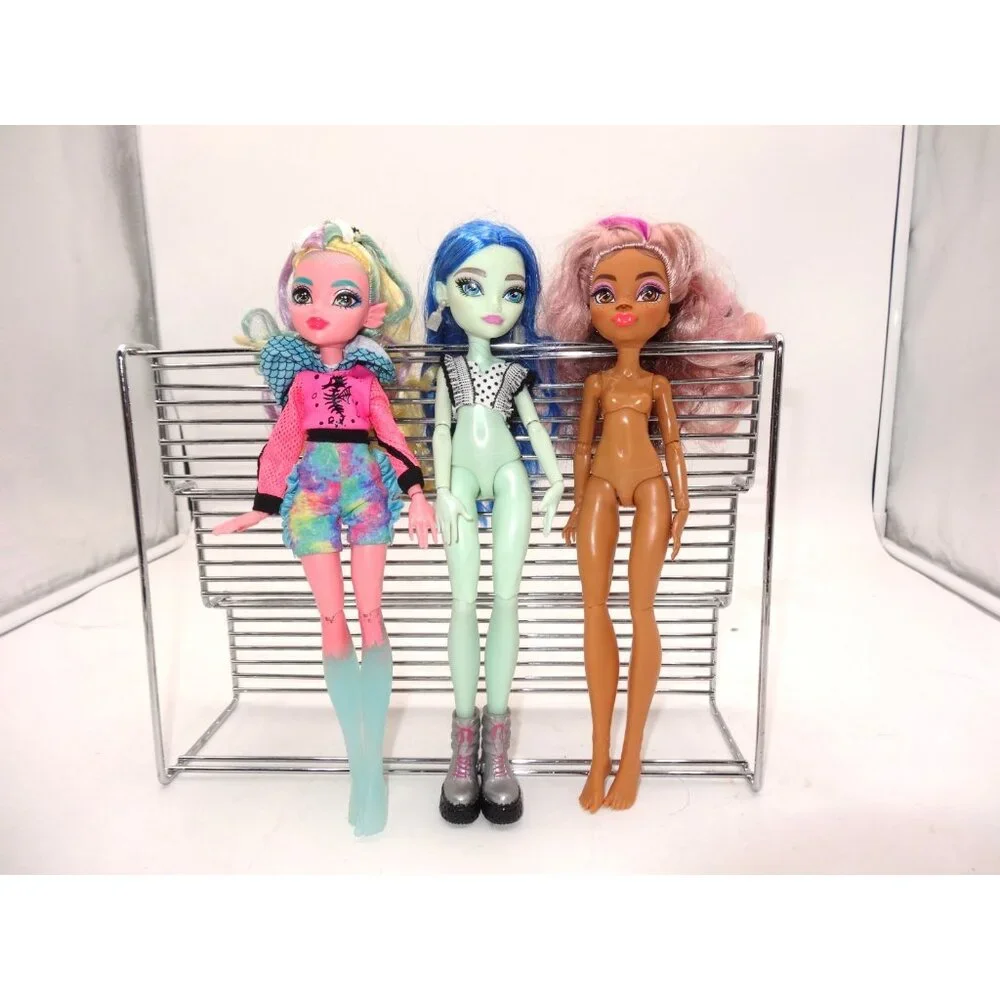 Monster High Clawdeen Wolf 2022 Ghoulia Yelp 2022 and‎ Lagoona Blue 2021